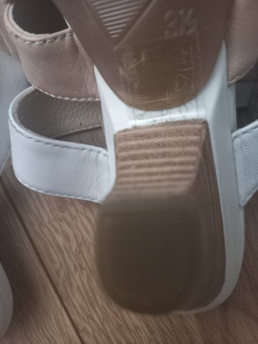 Caprice klapki 36   3,5 buty sandały