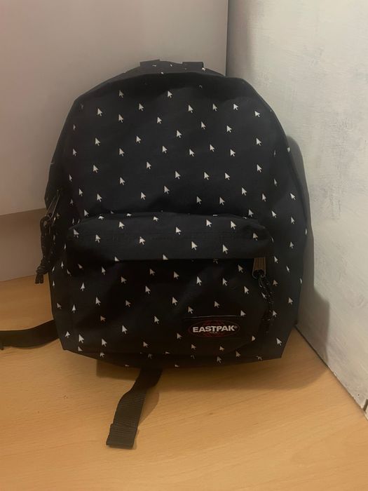 Mochila eastpak ( tamanho pequeno )