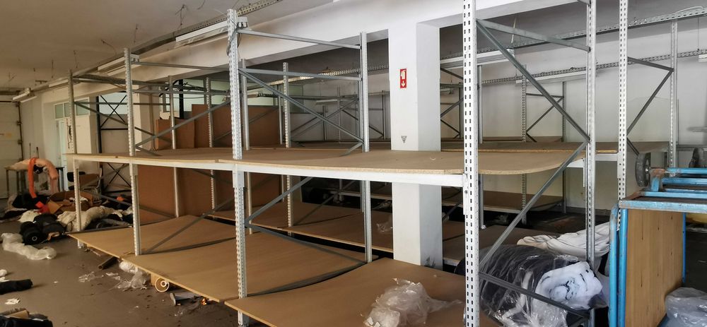 Estantes industriais