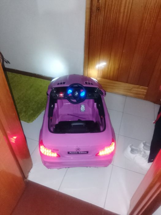 Carro eléctrico de criança em muito bom estado da marca Mercedes SL400