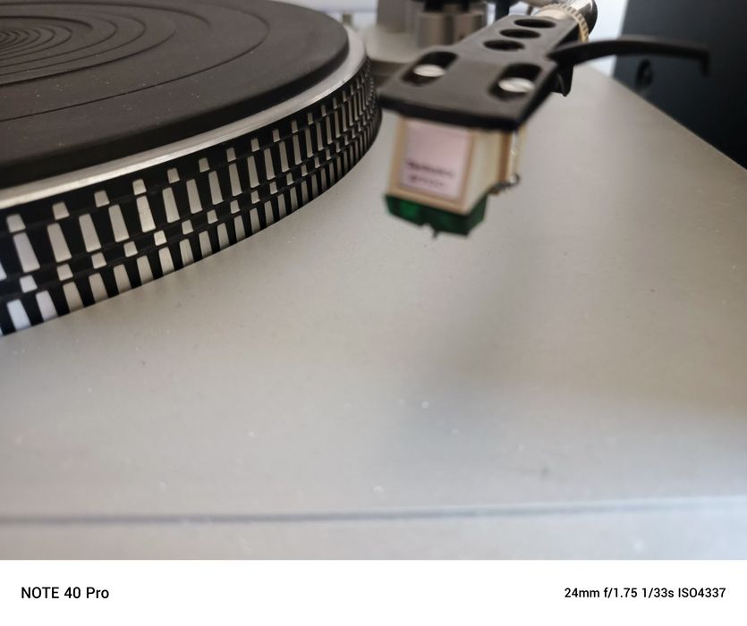 Technics gramofon.
