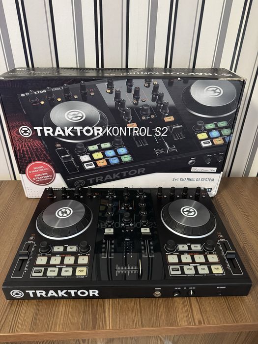 Native Instruments Traktor Kontrol S2 MK2  Dj Контроллер