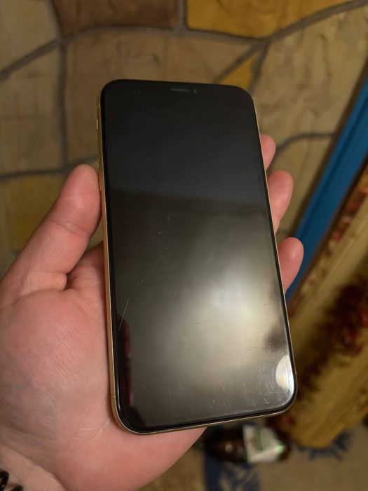 Продам iPhone xr