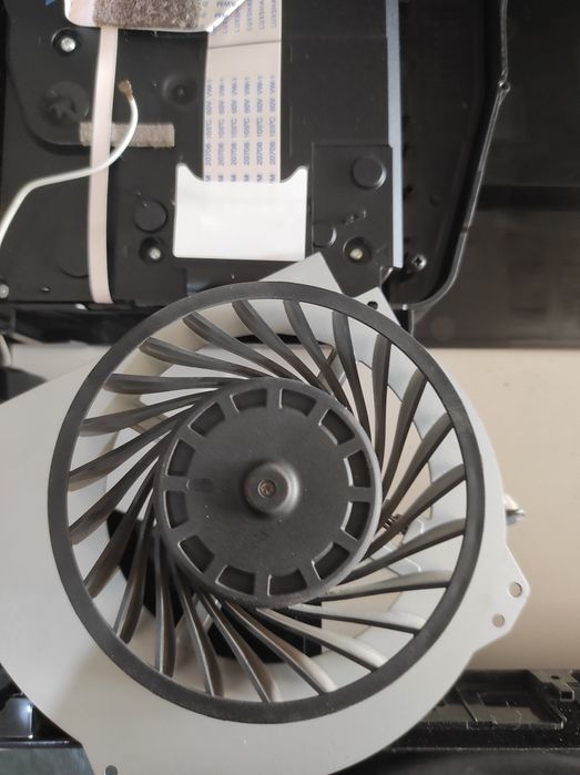 Pintura de casa e manutenção, faço manutenção a PS4 PS5 e mudo a pasta térmica.