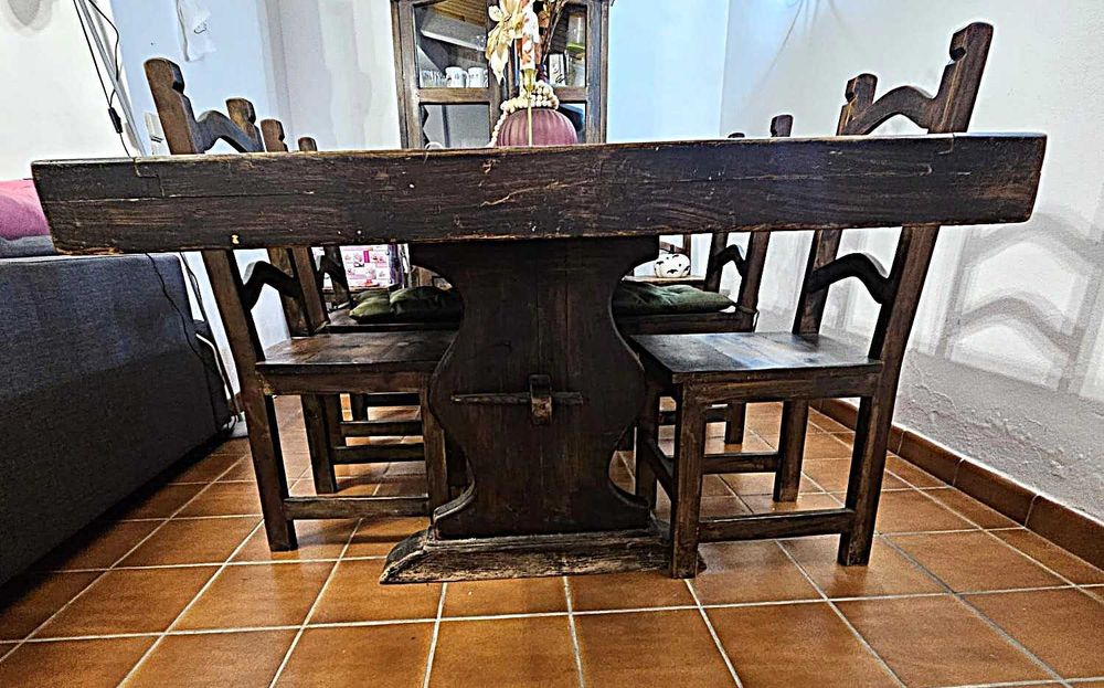 Mesa de jantar em madeira maciça + 8 cadeiras — 2 metros