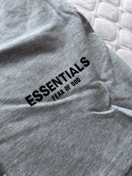 Шорти Essentials сірі і чорні
