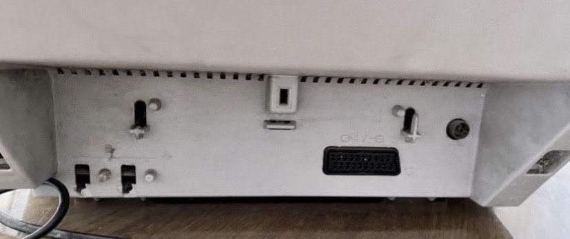 Телевізор Sony Trinitron KV-21LT1K У хорошому стані.