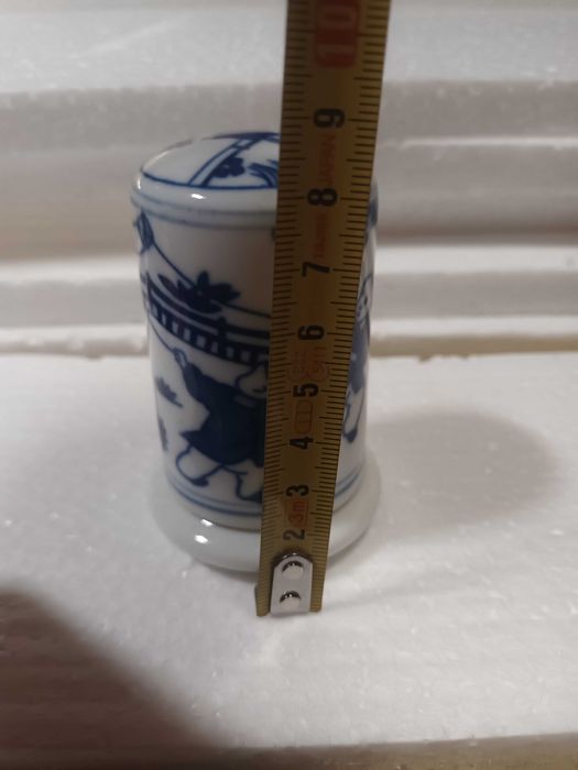 Paliteiro em porcelana oriental em estado irrepreensível