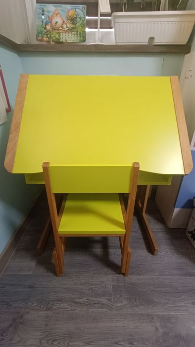 Парта і стілець дерев'яні тата Карло