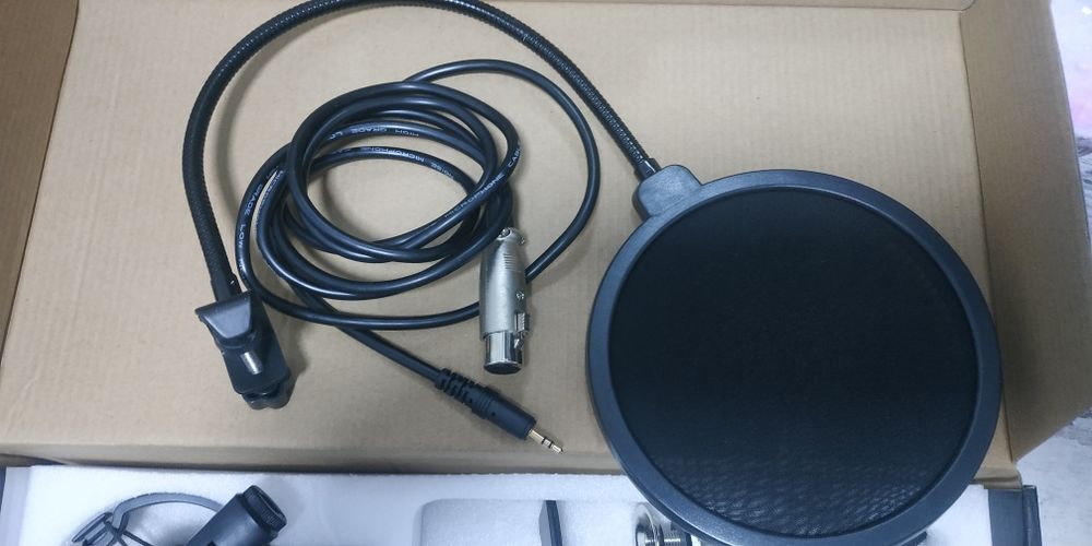 Мікрофон  студійний  .Puluz PU612B Studio