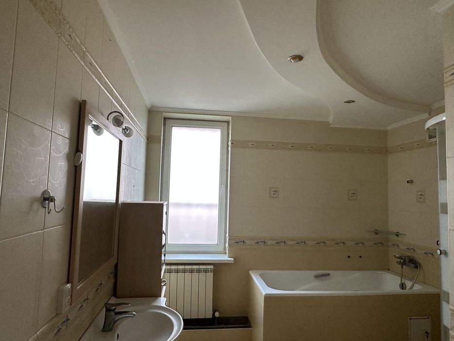 Продам будинок в Макарові.Срочно