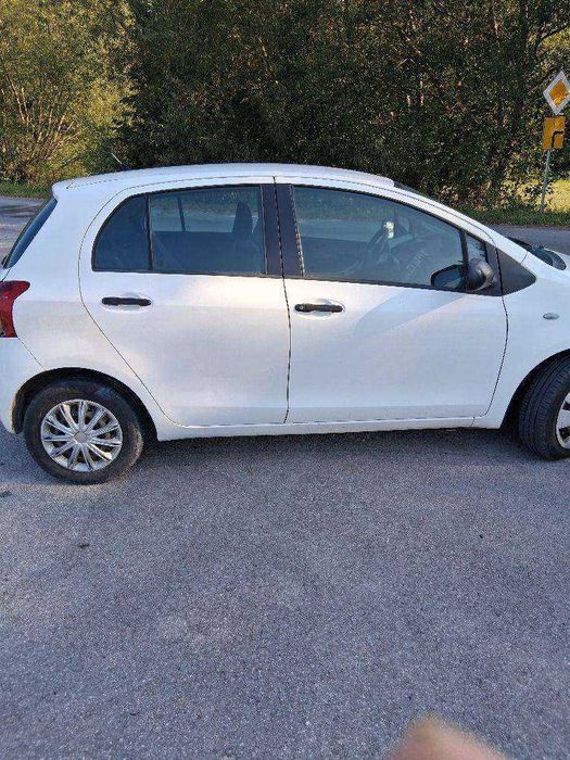 Toyota Yaris.   2008r   1.0