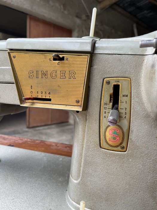 Máquina de Costura Singer