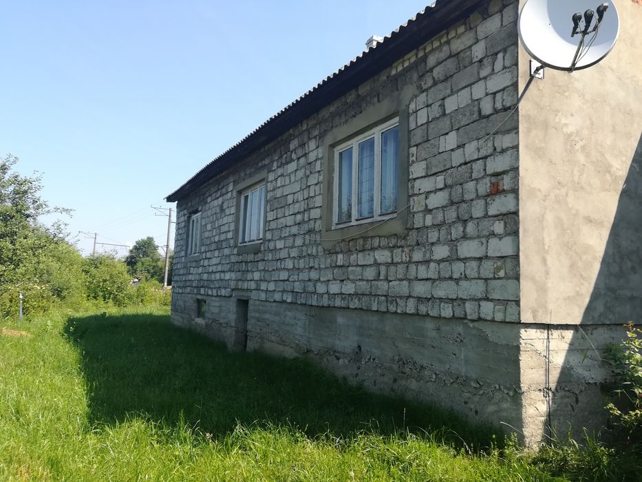 Продається будинок  зв'язку з виїздом за кордон.