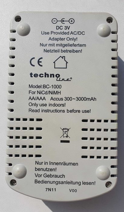 Зарядний пристрій для акумуляторів Technoline BC-1000 (неробочий)