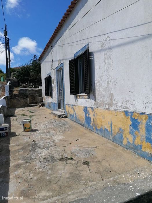 Moradia T3 com potencial de valorização na Amoreira, Óbidos