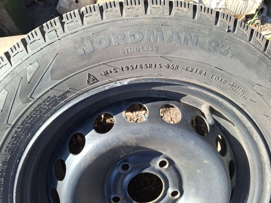 Шини Nokian Nordman RS2 195*65 r15 з дисками Рено Меган3