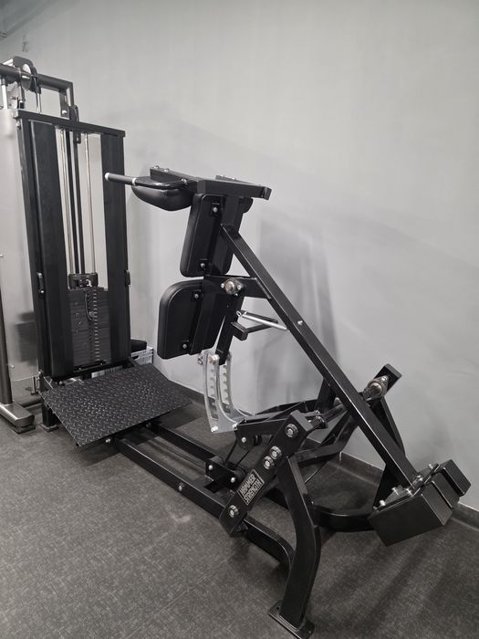 TANIO SZYBKO Maszyna do przysiadów Hammer Strength V-Squat MTS