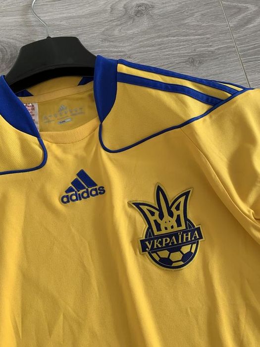 Adidas футбольна форма збірной України