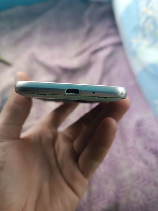 Продаю Samsung galaxy j1 2016