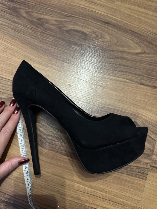 Czarne szpilki w rozmiarze 40 platforma