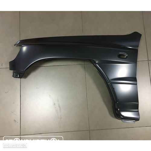 Guarda-lamas Mitsubishi Pajero modelo: 1997 até 1999 novo