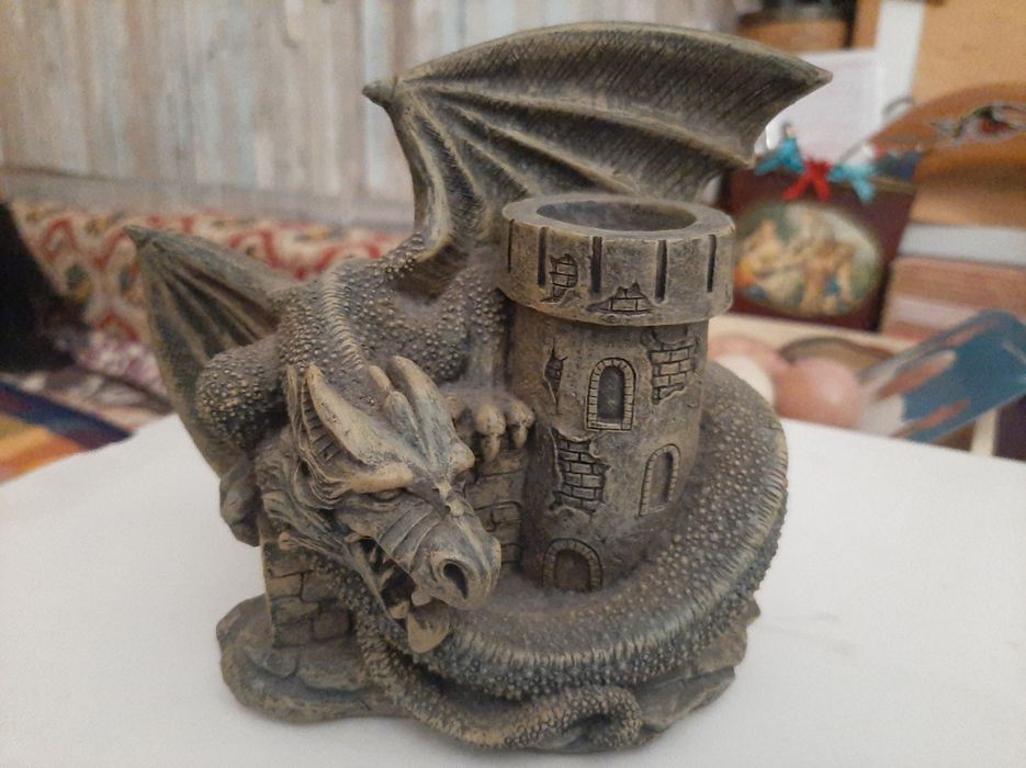 Dragão, The Tudor Mint, em Resina