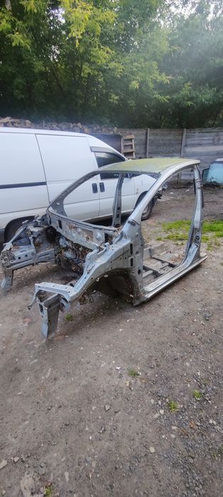 Nissan note E11. Передня Четверть