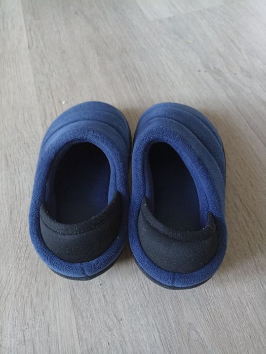 Теплі і зручні тапочки для сада, дома,р.27, уст.17см,б/в чуд стан