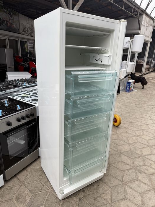 Морозильна камера Elektrolux EU8112C