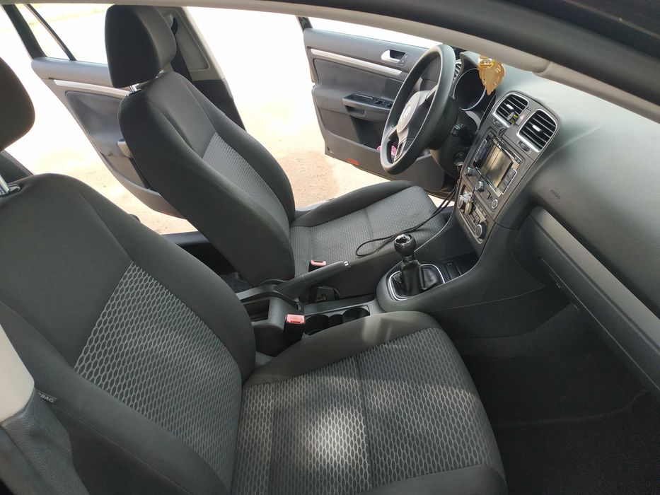 VW Golf carrinha - confere Conforto, Segurança, Versátil, Espaçosa para Família, e/ou Profissionais que precisem de espaço adicional
