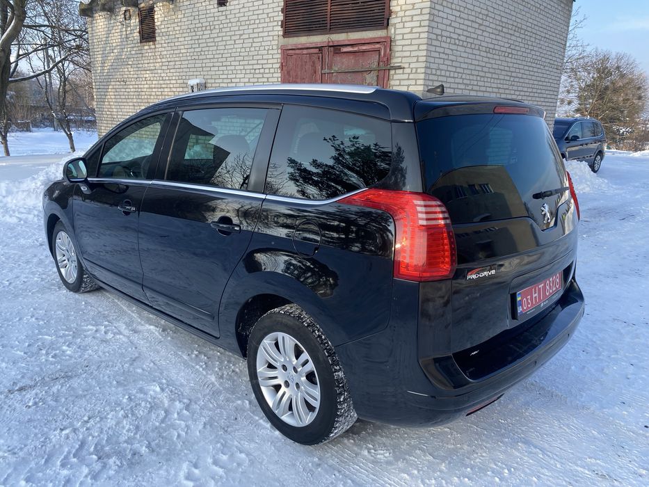 Автомобіль peugeot 5008