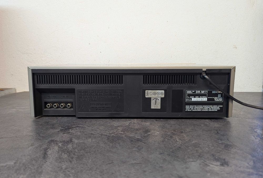 Касетна дека Denon DR-M11.