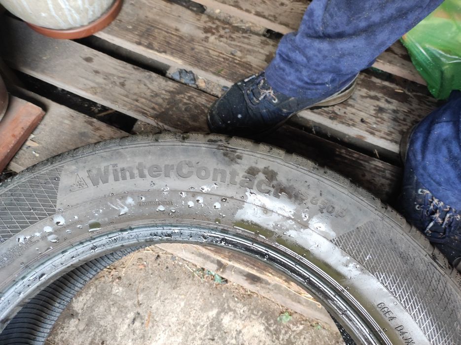 Sprzedam opony zimowe Continental 225/60 R18 V XL