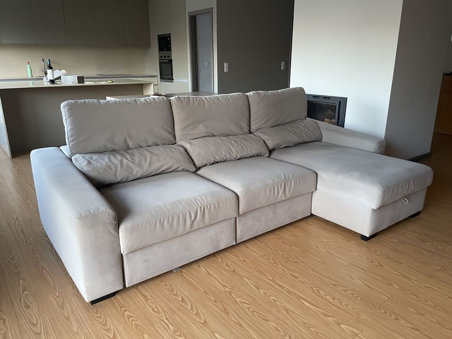 Sofá Chaise-Longue “Keen” – Gato Preto | Cinza