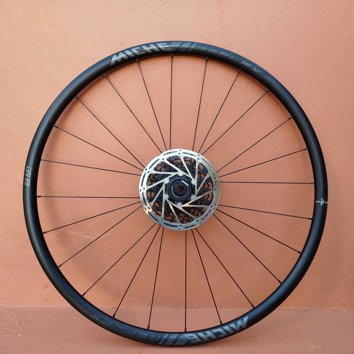 Roda traseira Miche Reflex DX 700c Tubeless (cassete + disco)