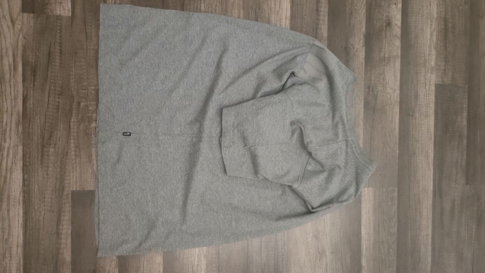 świetny t-shirt PUMA jak nowy