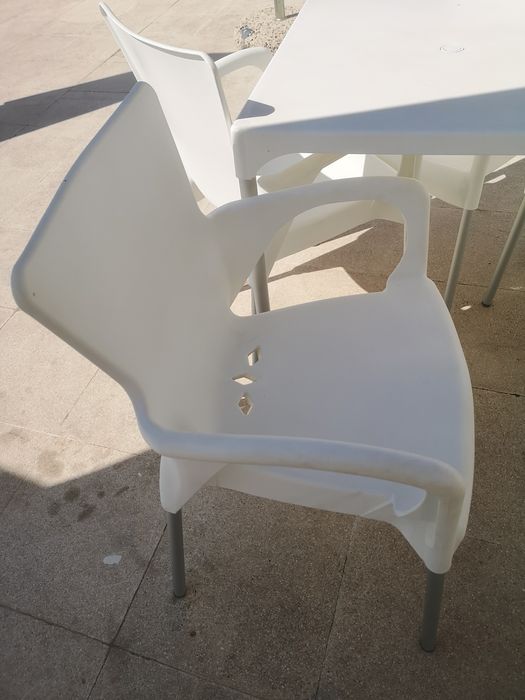 Esplanada cadeiras e mesas