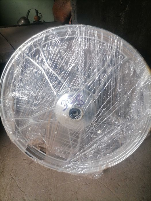 Диск литой колесный передний