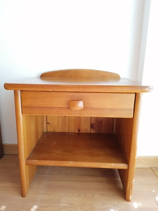 Mesa de cabeceira Cerne