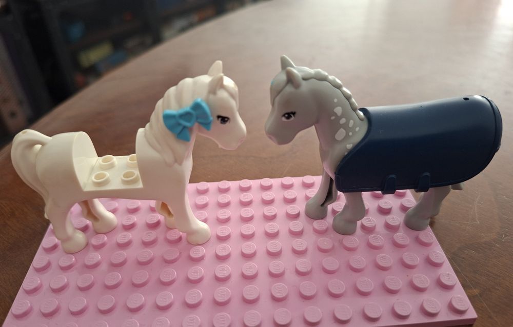 Troca ou venda de figuras Lego Friends