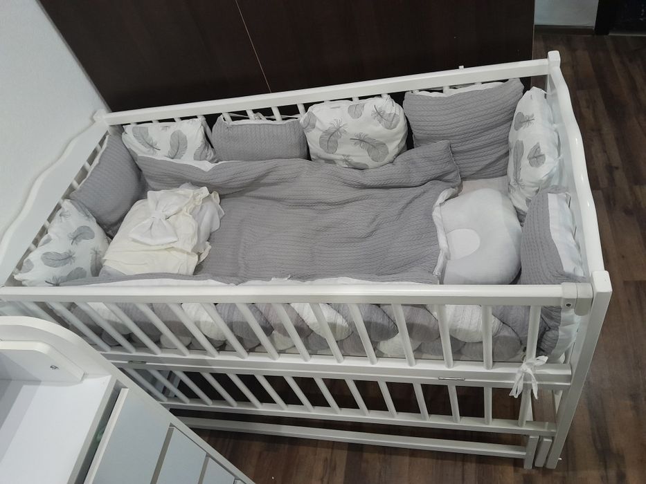 Дитяче ліжечко з маятником