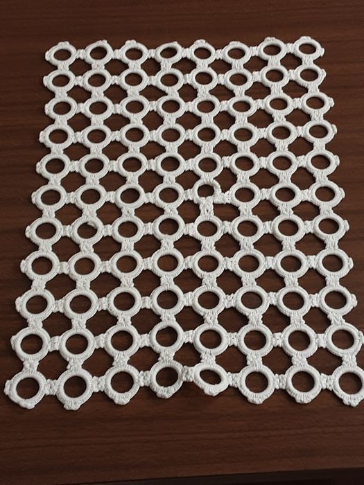 Naprons em croché para quarto  1 € cada foto