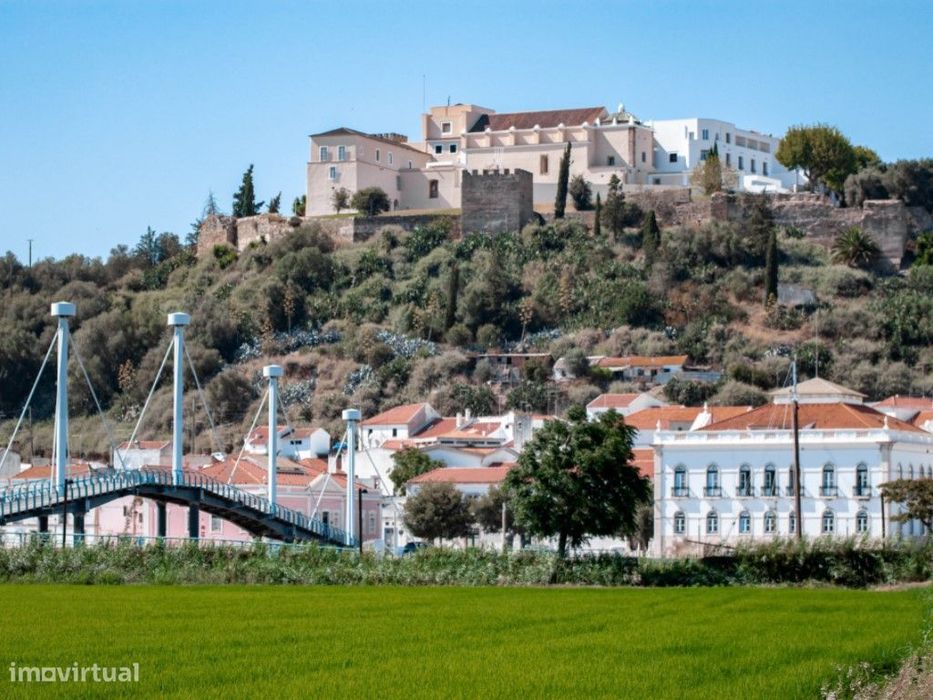 Moradia Moderna com jardim em Alcácer do Sal