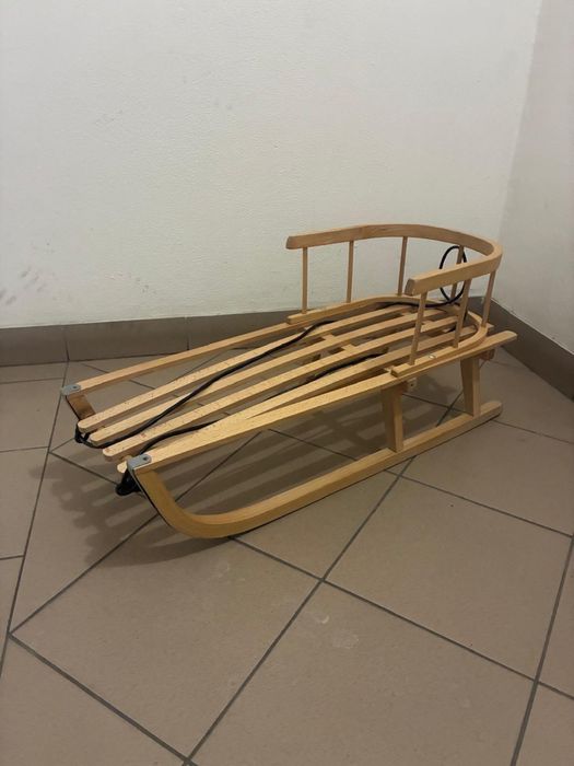 Sanki drewniane z oparciem
