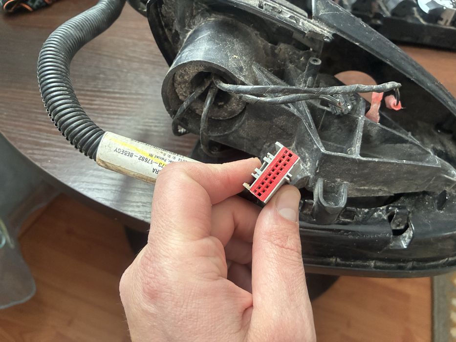 Корпус правого дзеркала форд фюжн