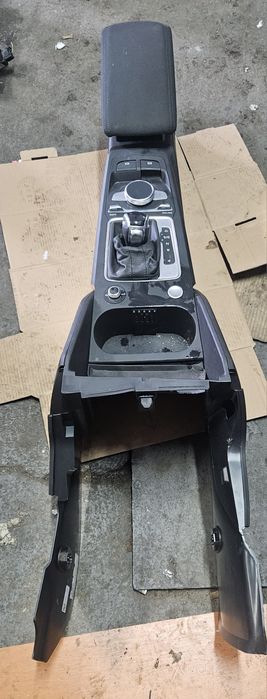 Tunel Podlokietnik Audi Q2 Lift