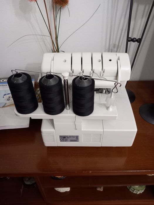 Máquina corte e costura