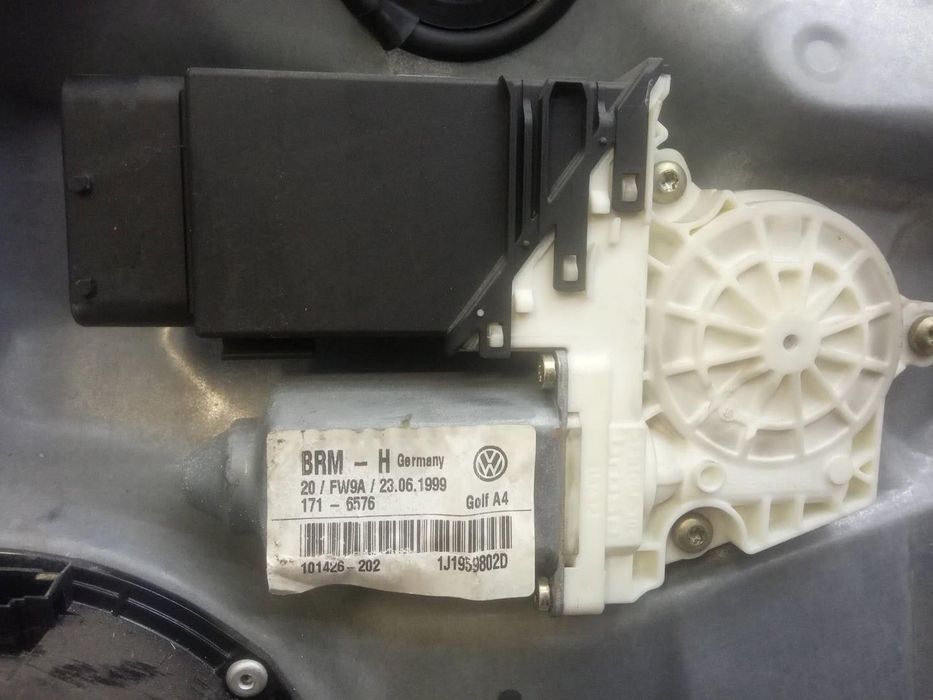 ELEVADOR DE VIDRO FRONTAL DIREITO VOLKSWAGEN GOLF IV 1999 -101426202