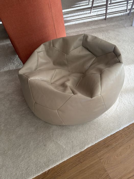 Puff de quarto ou sala em pele jenuina